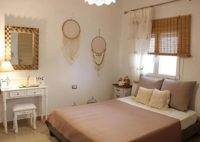 Sunκissed - Milos Daire Pollonia