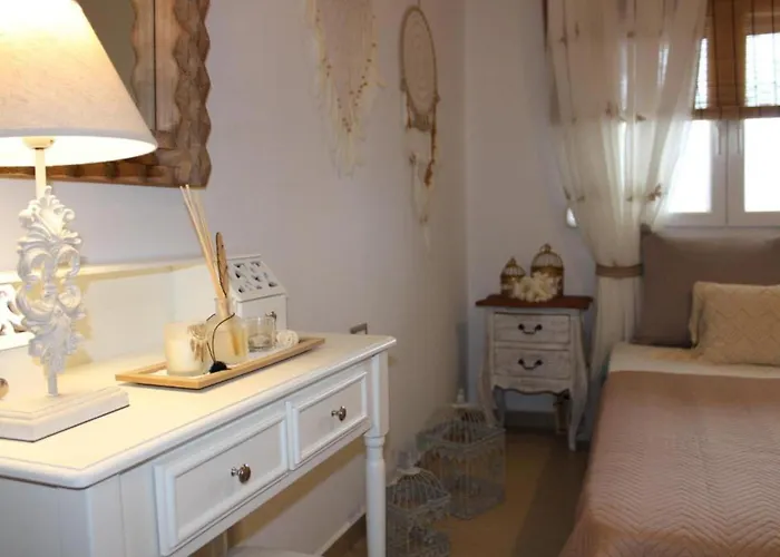 Sunκissed - Milos Pollonia