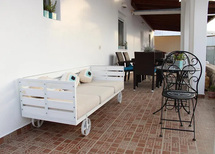 Sunκissed Home - Pollonia Milos * Pollonia